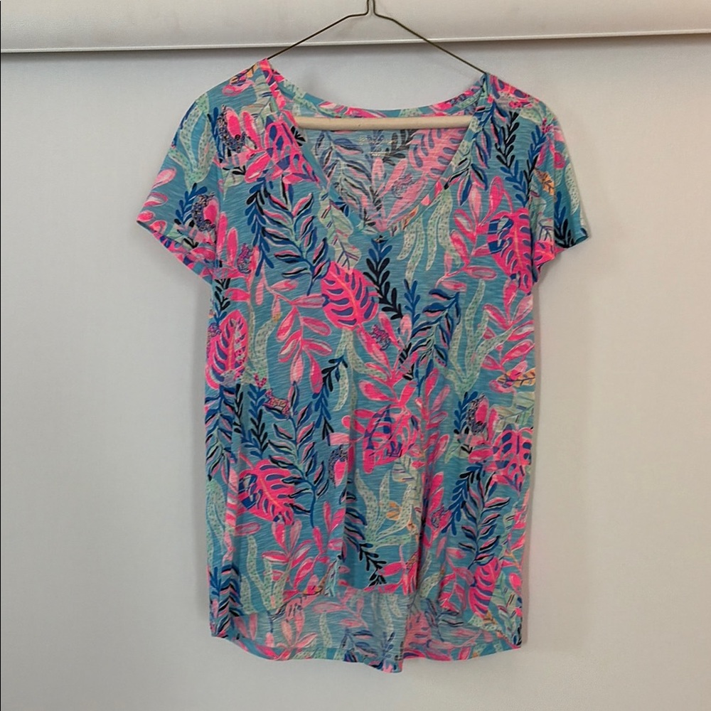 Tropical Leaf Print V-Neck Tee in Aqua & Neon Pink